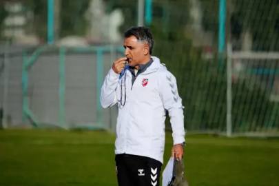 Karşıyaka'nın Hocası Hem Öğretmen Hem Teknik Direktör!