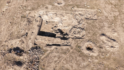 Van'daki Körzüt Kalesi'nde Urartu Dönemine Ait Giriş Yolu Ortaya Çıkarıldı!