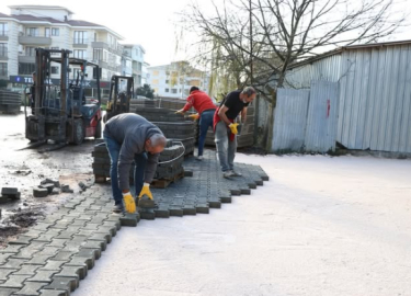 Çiftlikköy’de Yol ve Kaldırım Çalışmaları Hızlandı: İlçe Genelinde Ulaşım Güvenliği Artıyor!