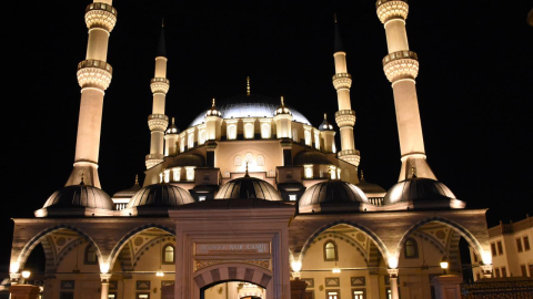 Üç Aylar’ın İlk Müjdesi: Regaip Kandili 25 Aralık’ta İdrak Edilecek!