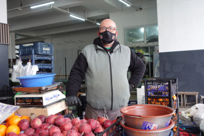 Yalova’da Pazarın Nabzı Attı: Sabahın İlk Saatlerinde Tezgâhlar Doldu, Fiyatlar Konuşuldu!